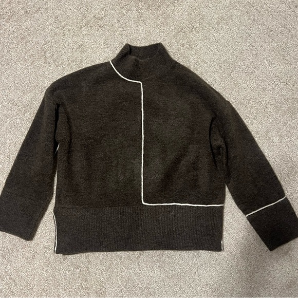 Brand New Zara knit sweater with contrasting piping!! - Picture 4 of 5